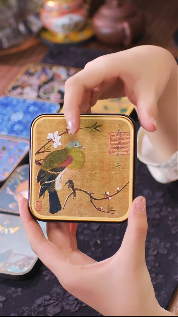 壹藏贰宝桃鸠图案杯垫一片