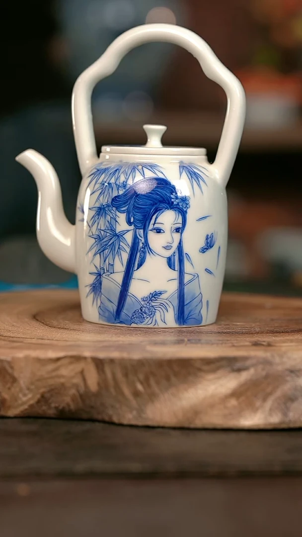 手绘手绘高温现代瓷  气  人物提梁壶