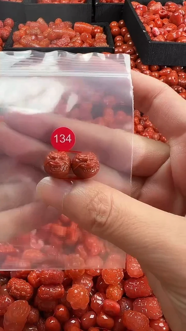 颈饰未镶嵌南红玛瑙1