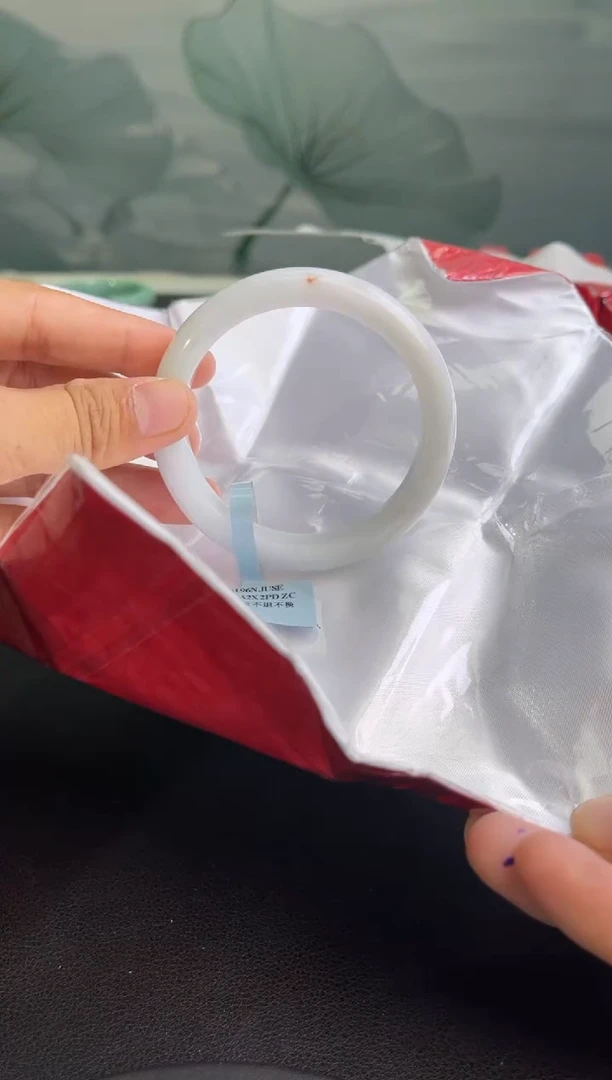 翡翠手镯未镶嵌翡翠手镯