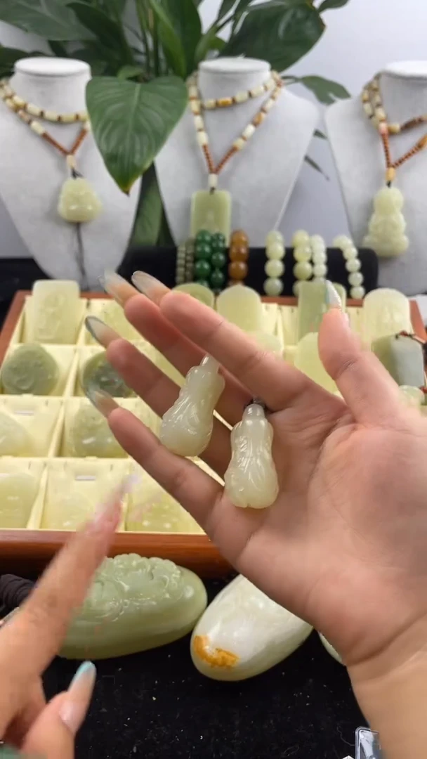 玉白菜配绳配礼盒