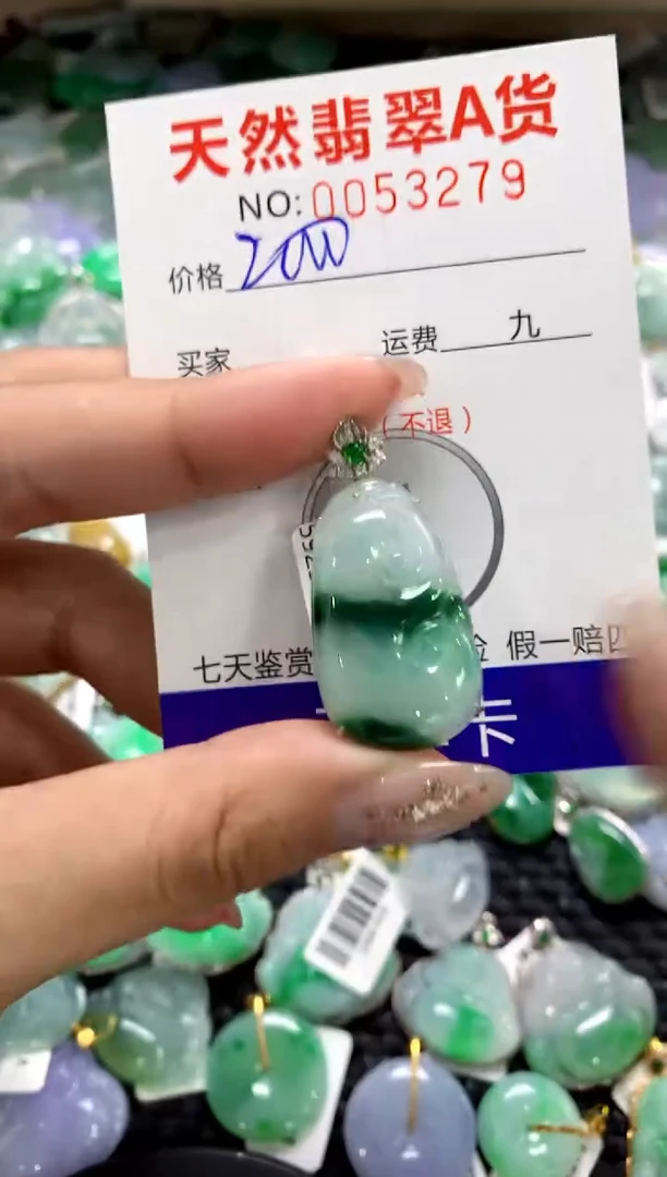 颈饰18K金镶嵌翡翠1111111111111111