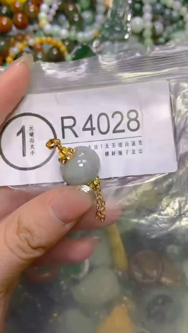 颈饰未镶嵌翡翠/R/翡翠A货，一件也是批发价