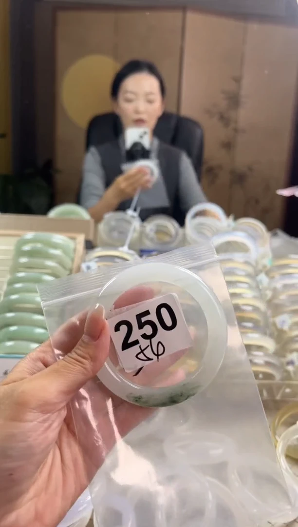 手镯玛瑙/玉髓未镶嵌天山翠默认微抠250