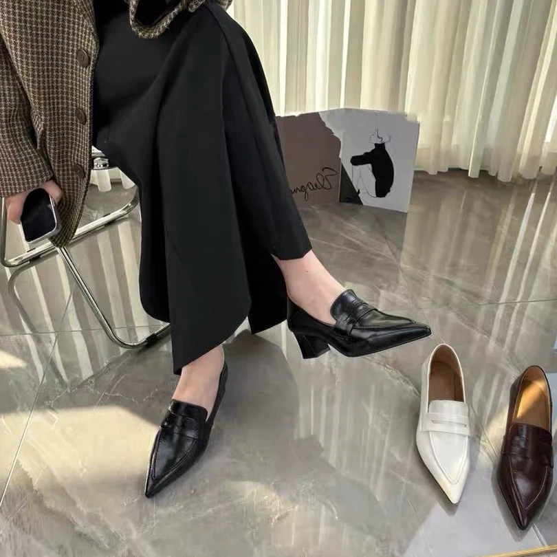 2025年春夏新款法式复古小皮鞋棕色尖头乐福鞋韩版时尚单鞋真皮