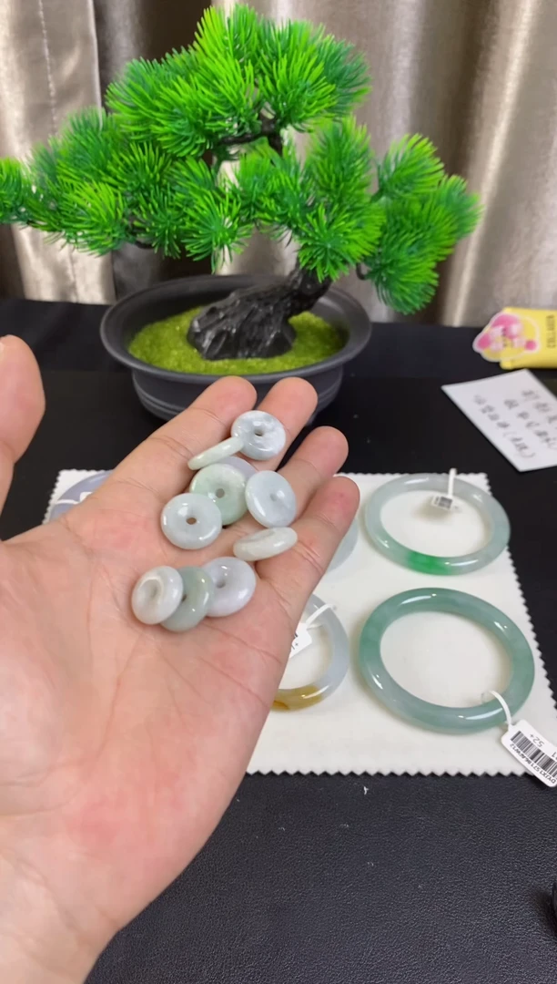 翡翠未镶嵌颈饰平安扣翡翠多样性发货至一