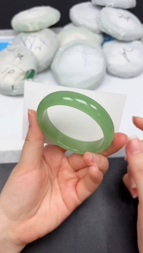 未镶嵌手镯石英质玉41-56.2