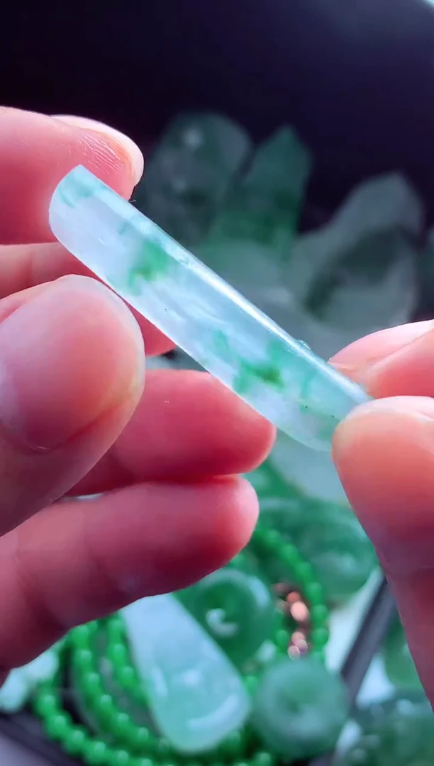 未镶嵌定制翡翠莫*?翡翠毛货定制