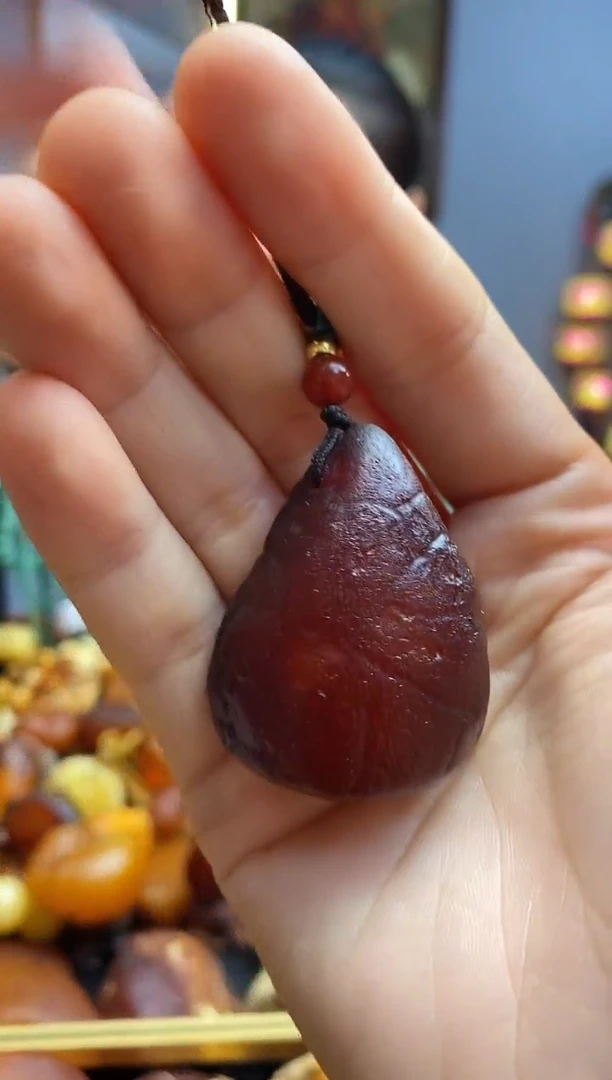 未镶嵌颈饰琥珀吊坠