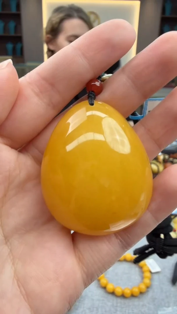 琥珀颈饰未镶嵌340秒拍号 假一罚三