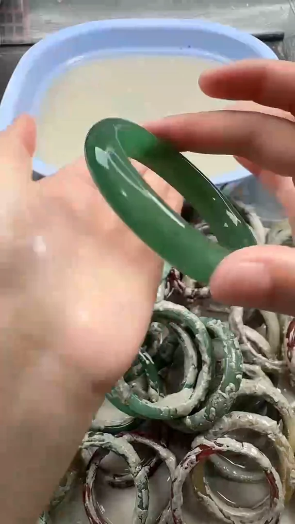 未镶嵌手镯石英质玉20