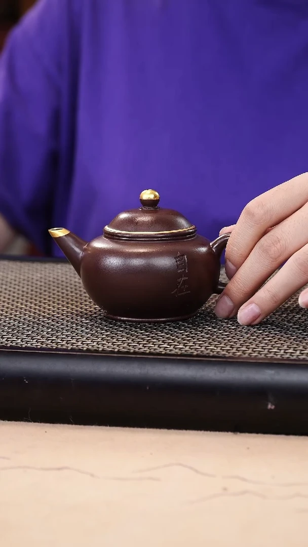 茶壶紫砂四号井茄皮紫泥描金自在水平150cc