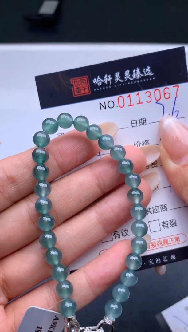 翡翠未镶嵌吊坠(不含链)ண***?哈轩 手串1（有纹有裂）
