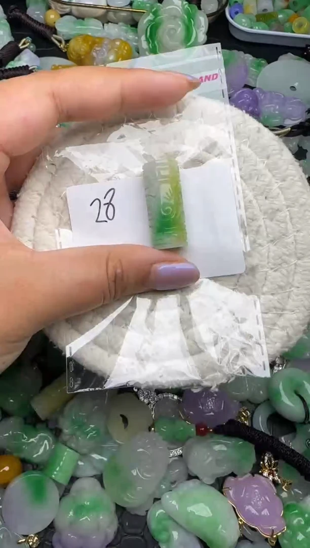 颈饰未镶嵌翡翠缅甸翡翠吊坠