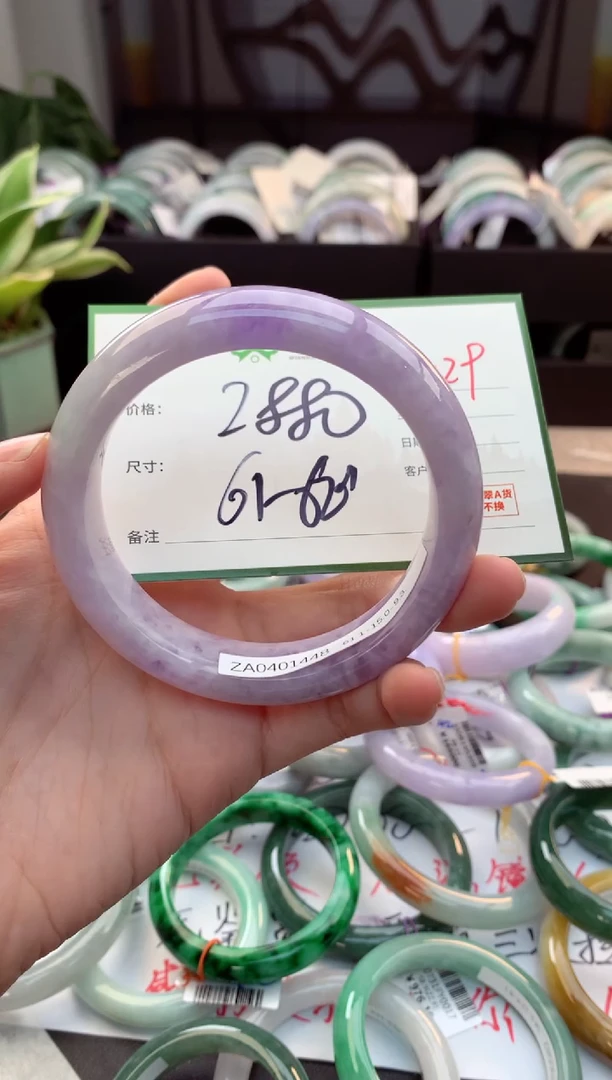 未镶嵌定制翡翠毛货需精细抛光+多人