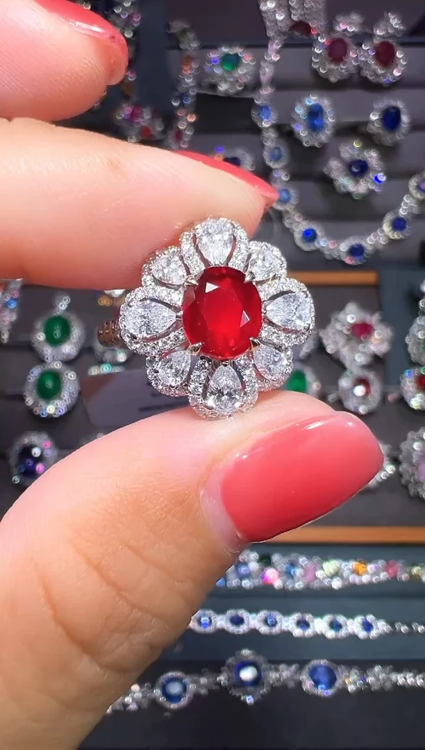 18K金镶嵌戒指红宝石AIGS 无烧鸽 2.03克拉