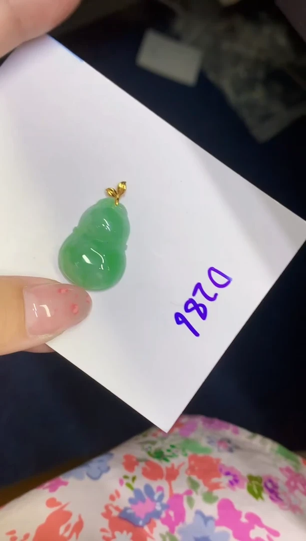 翡翠18K金镶嵌颈饰缅甸天然翡翠A货