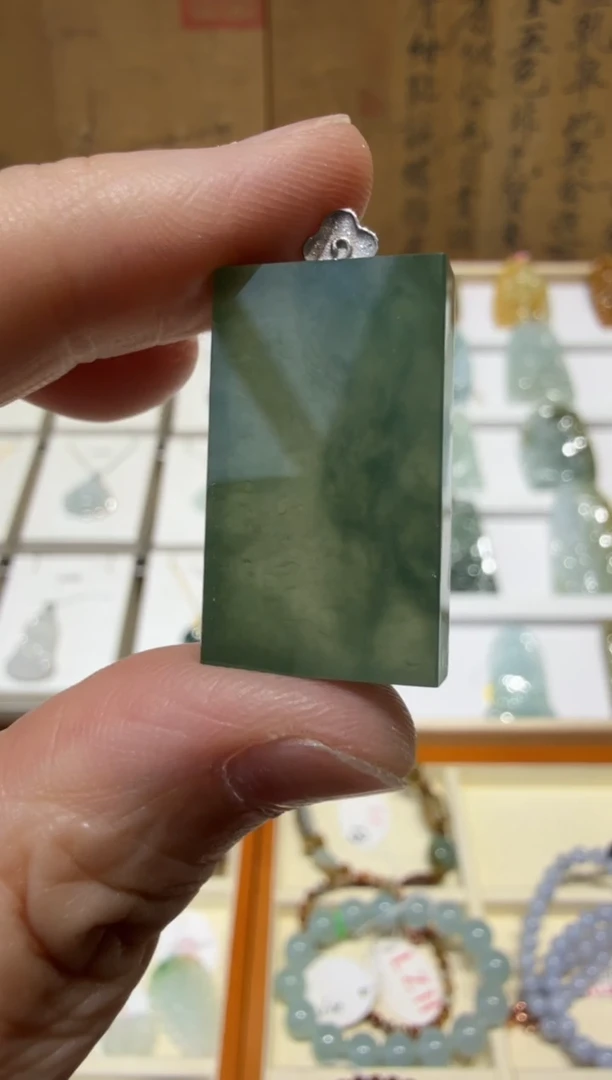 18K金镶嵌挂件翡翠A货翡翠多样性孤品