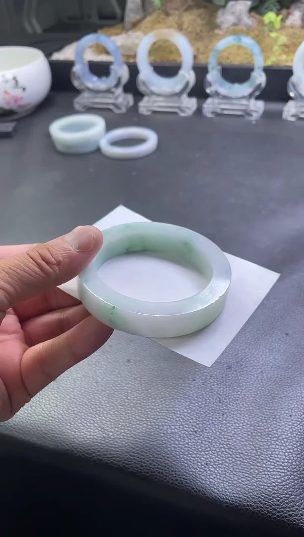 未镶嵌手镯定制翡翠手镯