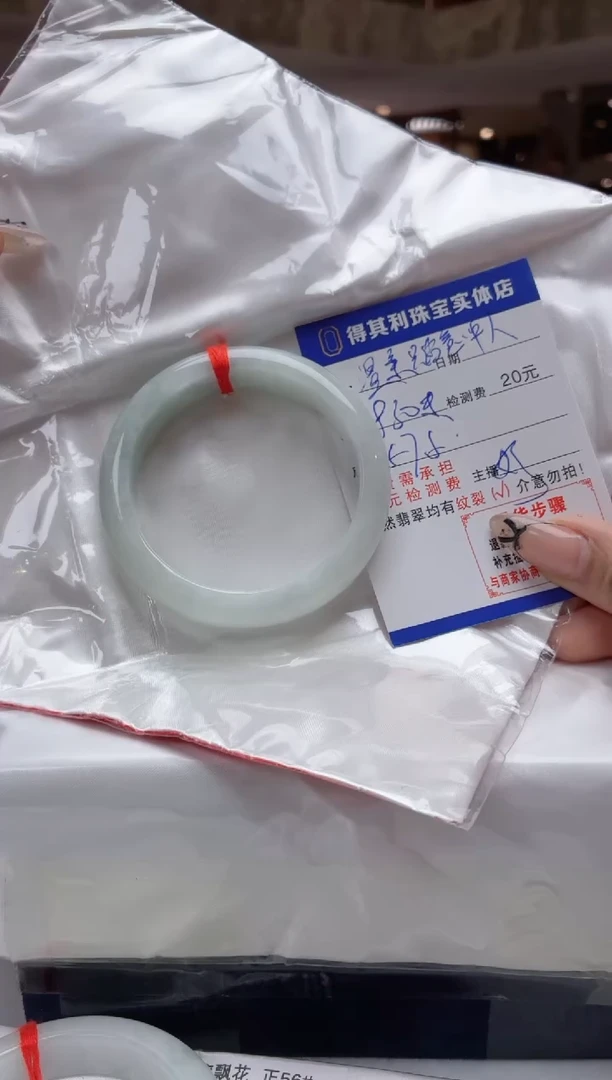 翡翠手镯未镶嵌温柔纯天然缅甸翡翠手镯需包容，检测费不退
