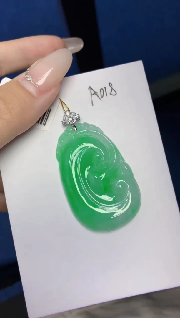 翡翠18K金镶嵌颈饰天然缅甸A货翡翠