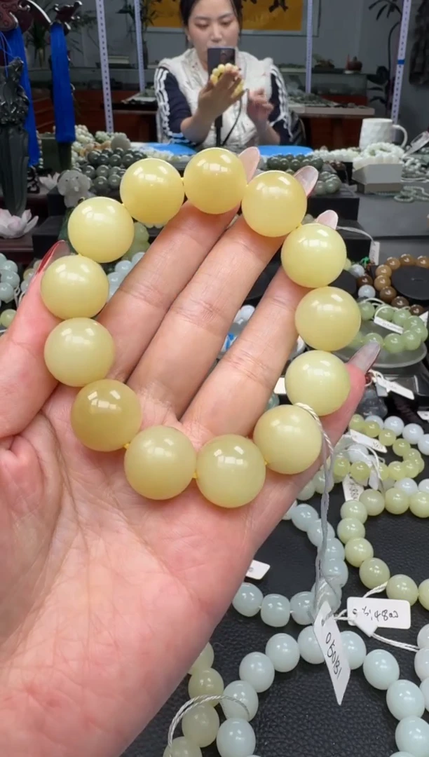 未镶嵌手链和田玉新疆鸡油黄卡18