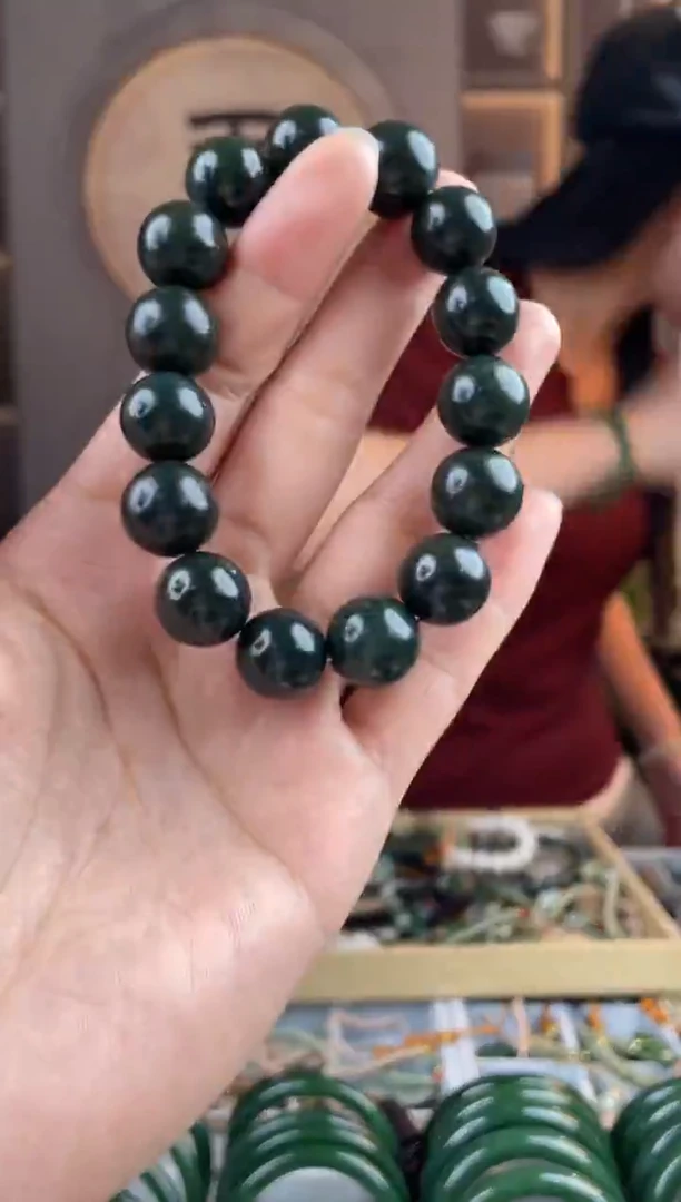 颈饰未镶嵌和田玉拍一发一，拍一发一