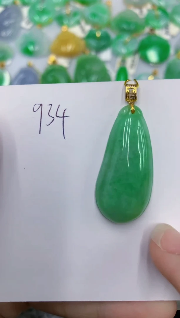 颈饰18K金镶嵌翡翠 翡翠