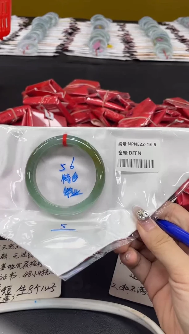 未镶嵌手镯翡翠翡翠手镯