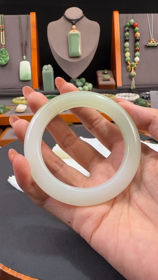 颈饰未镶嵌和田玉涓****姐1