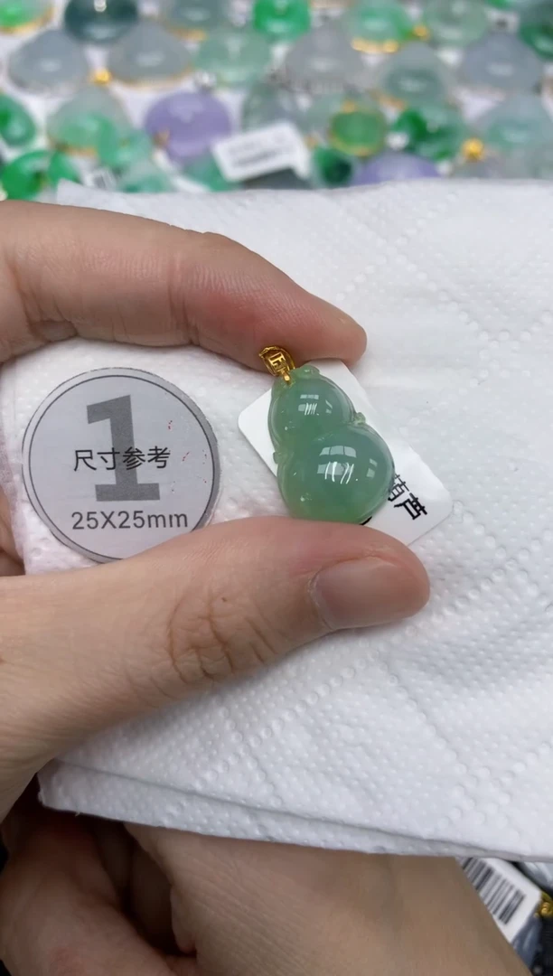 颈饰18K金镶嵌翡翠1