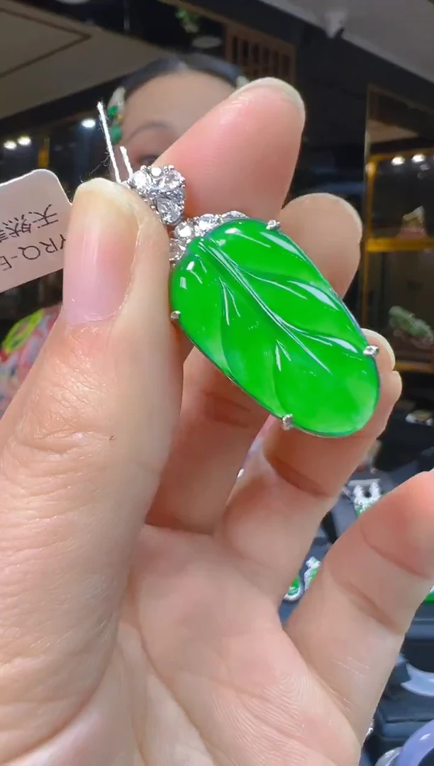 吊坠(赠链)银S925镶嵌翡翠087(多样性发货发其一)