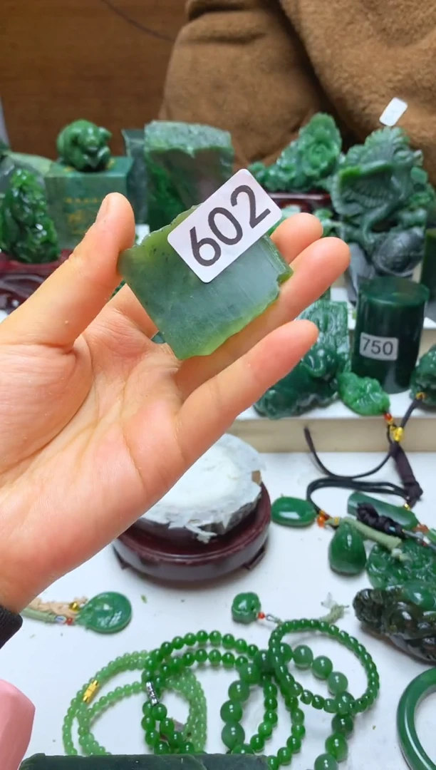 未镶嵌和田玉摆件1