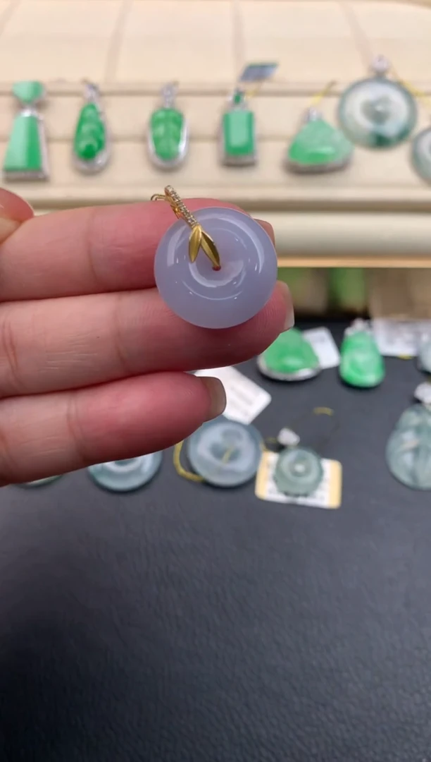 翡翠18K金镶嵌颈饰A771