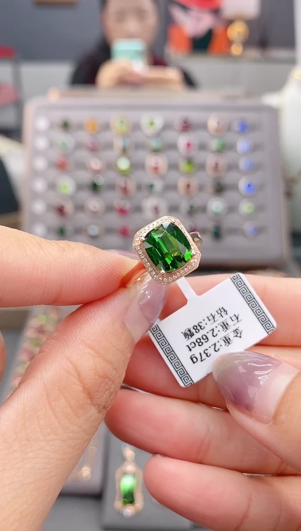 18K金镶嵌戒指碧玺2.68