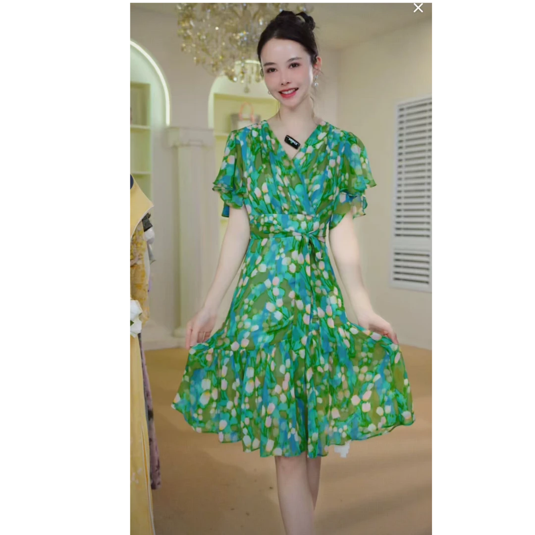 （赠送运费险）法式设计感碎花V领连衣裙气质系腰开叉A字短裙J5245