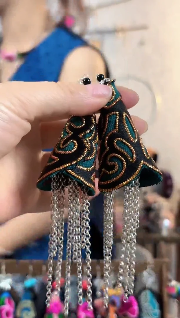 织绣彩云南阁非遗老绣饰品055