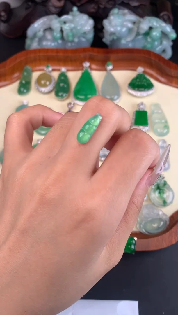 定制翡翠未镶嵌裸石（定制镶嵌）