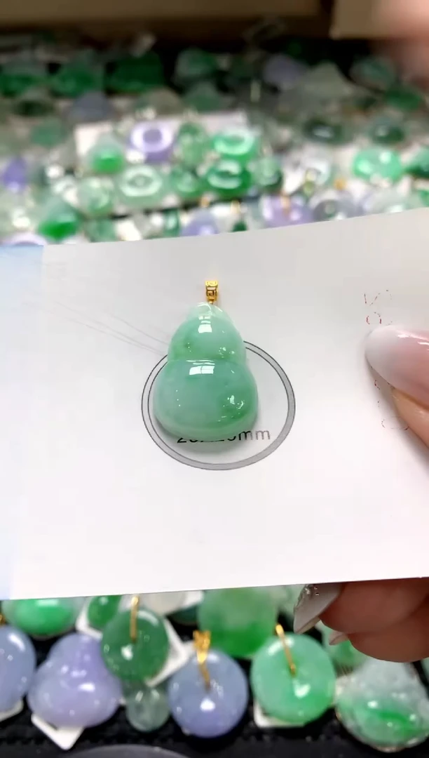 颈饰18K金镶嵌翡翠1111111111111111