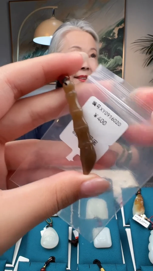 颈饰未镶嵌和田玉吊坠 XY