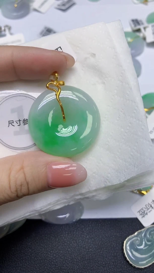 颈饰18K金镶嵌翡翠天然缅甸翡翠A货多样性发一件