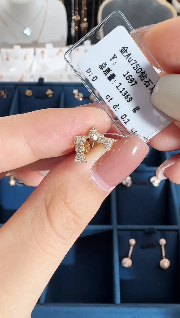 18K金镶嵌耳饰钻石k枚耳钉1.136g