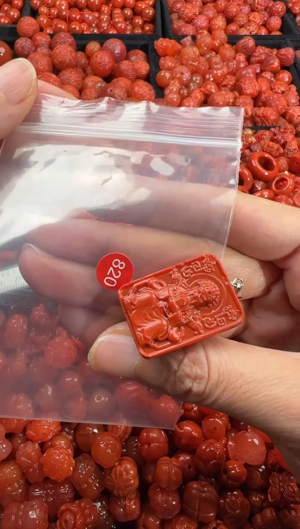 南红玛瑙未镶嵌颈饰1