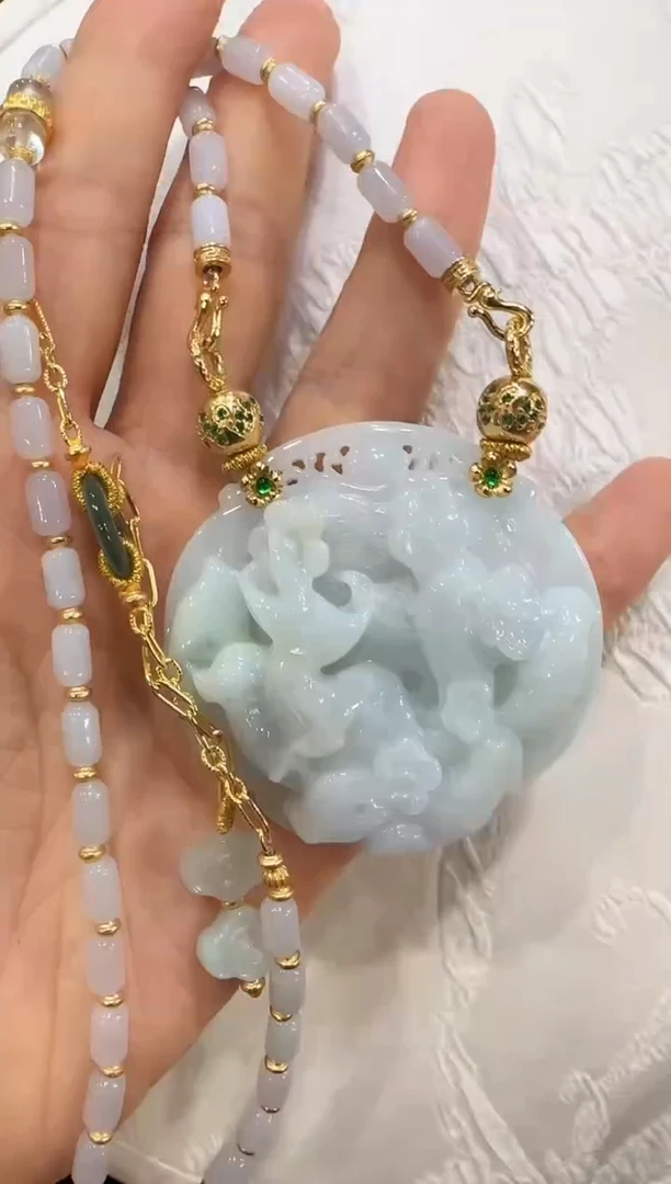 翡翠未镶嵌颈饰国风