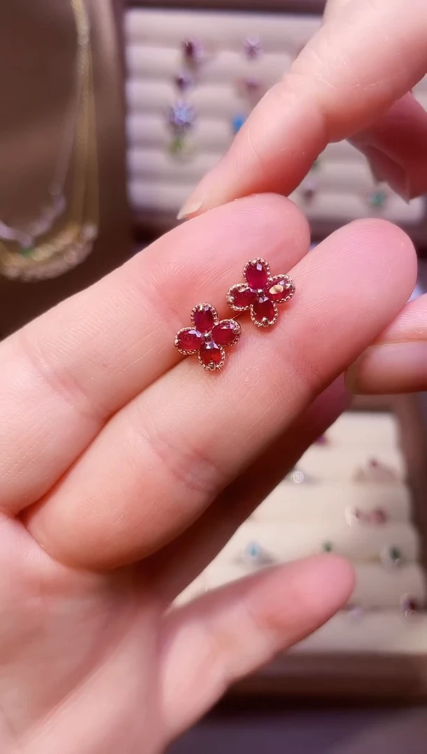 【闪购商品】红宝石耳饰银S925镶嵌一对