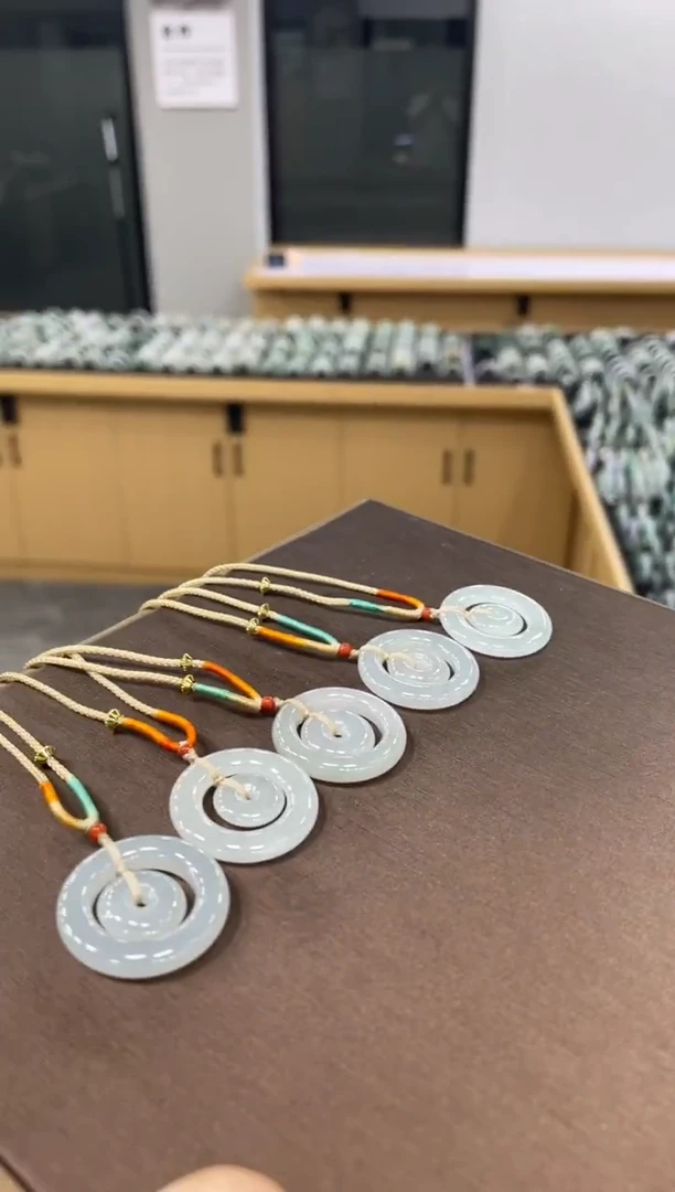 吊坠(不含链)未镶嵌翡翠子母扣吊坠/多样性发其一