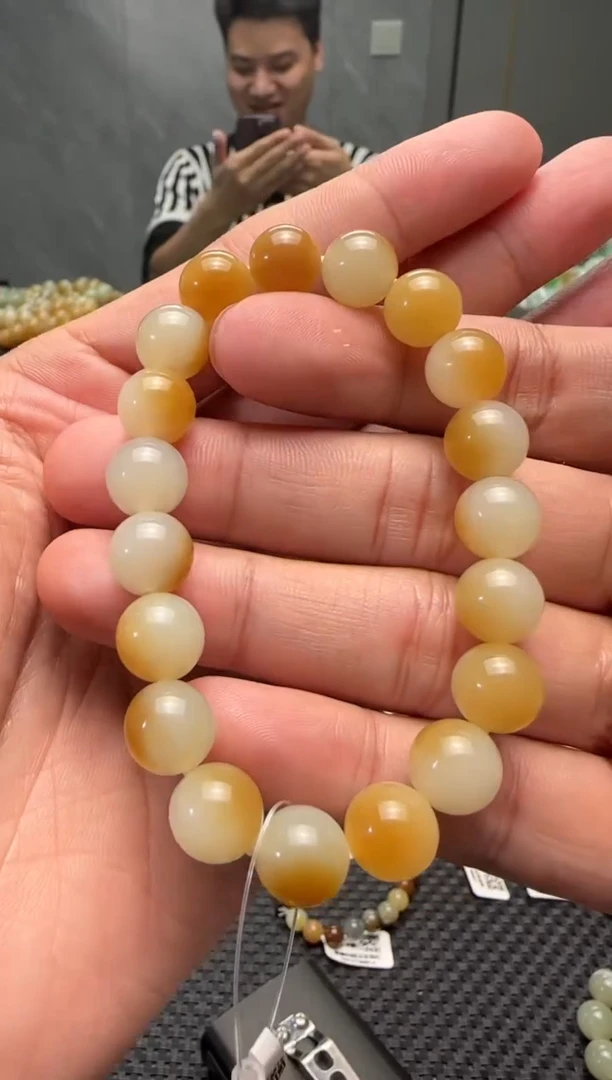未镶嵌手串和田玉老***了若羌糖手串卡10
