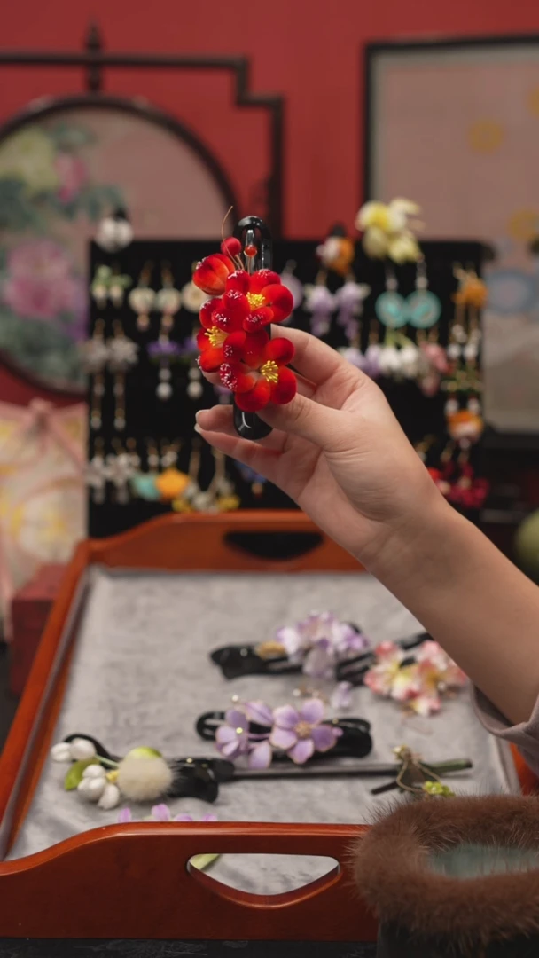 刺绣非遗绒花苏绣饰品