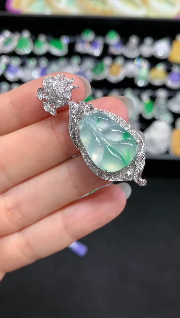 【闪购商品】翡翠吊坠(不含链)18K金镶嵌W382|29999