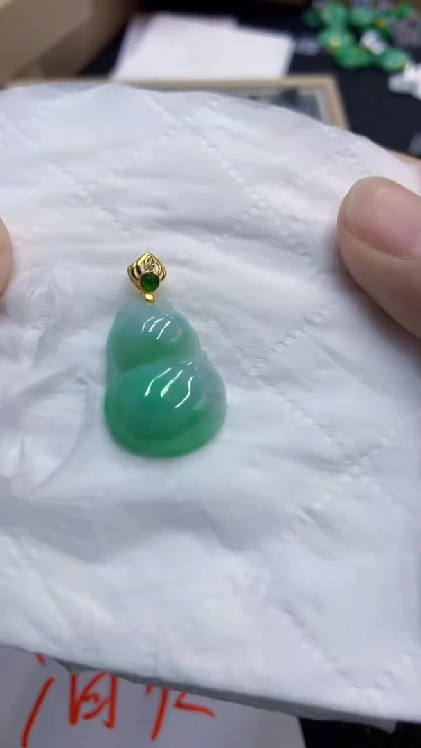 翡翠未镶嵌吊坠(不含链)             1